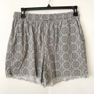 Royalty For Me Women's Blue & White Circle Pattern 4 inch Shorts Raw Frayed Edge